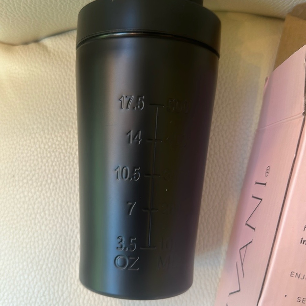 TRUVANI NWT Stainless Steel Shaker cup Pink or Black w / Measurements - Picture 9 of 10